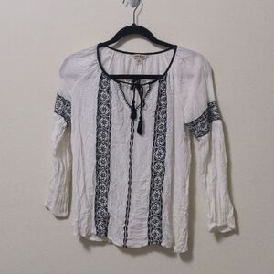 Lucky Brand White And Black Embroidered Blouse